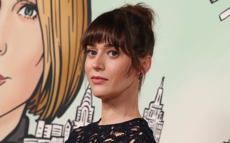 Imagen principal - Arriba; Lizzy Caplan. Izquierda; Gwyneth Paltrow. Derecha; Cameron Diaz