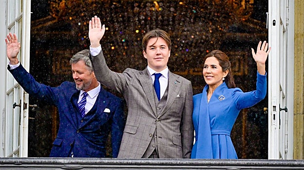 Federico y Mary de Dinamarca junto a su primogénito