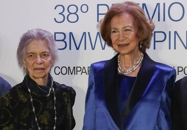La Reina Sofía reaparece en Madrid junto a su hermana Irene de Grecia