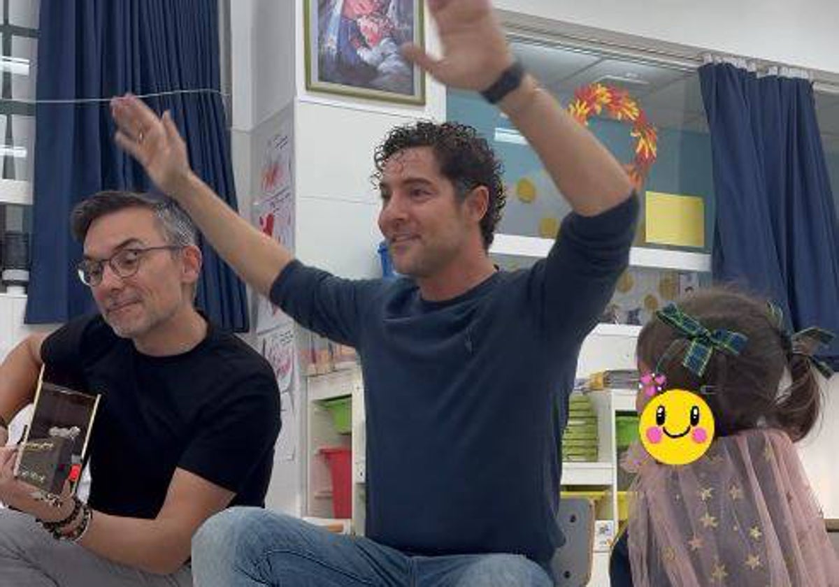 Bisbal, con su hija y ante sus compañeros de clase durante su especial actuación