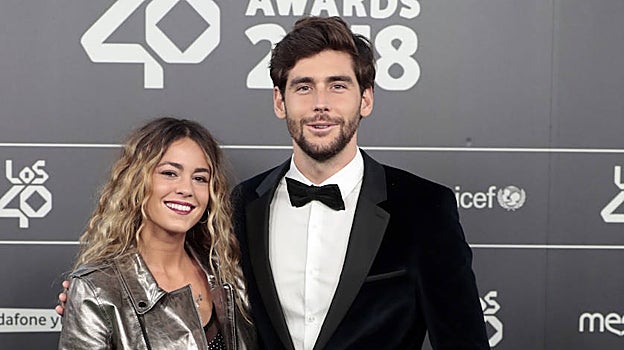 Sofía Ellar junto a Álvaro Soler