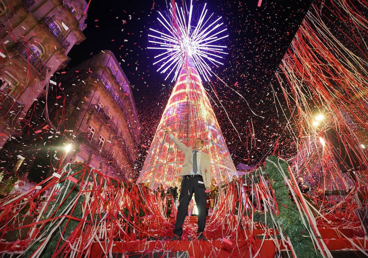 El alcalde de Vigo, Abel Caballero, durante el encendido de las luces de Navidad