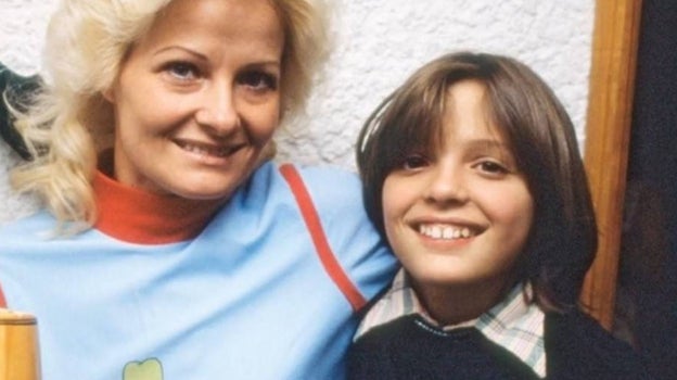 Luis Miguel junto a su madre Marcela