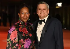 Ted Sarandos, el CEO de Netflix casado con una embajadora