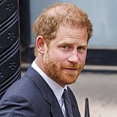 El Príncipe Harry llega a Reino Unido tras conocer que su padre tiene cáncer