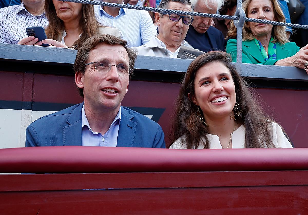 José Luis Martínez-Almeida y su prometida, Teresa Urquijo