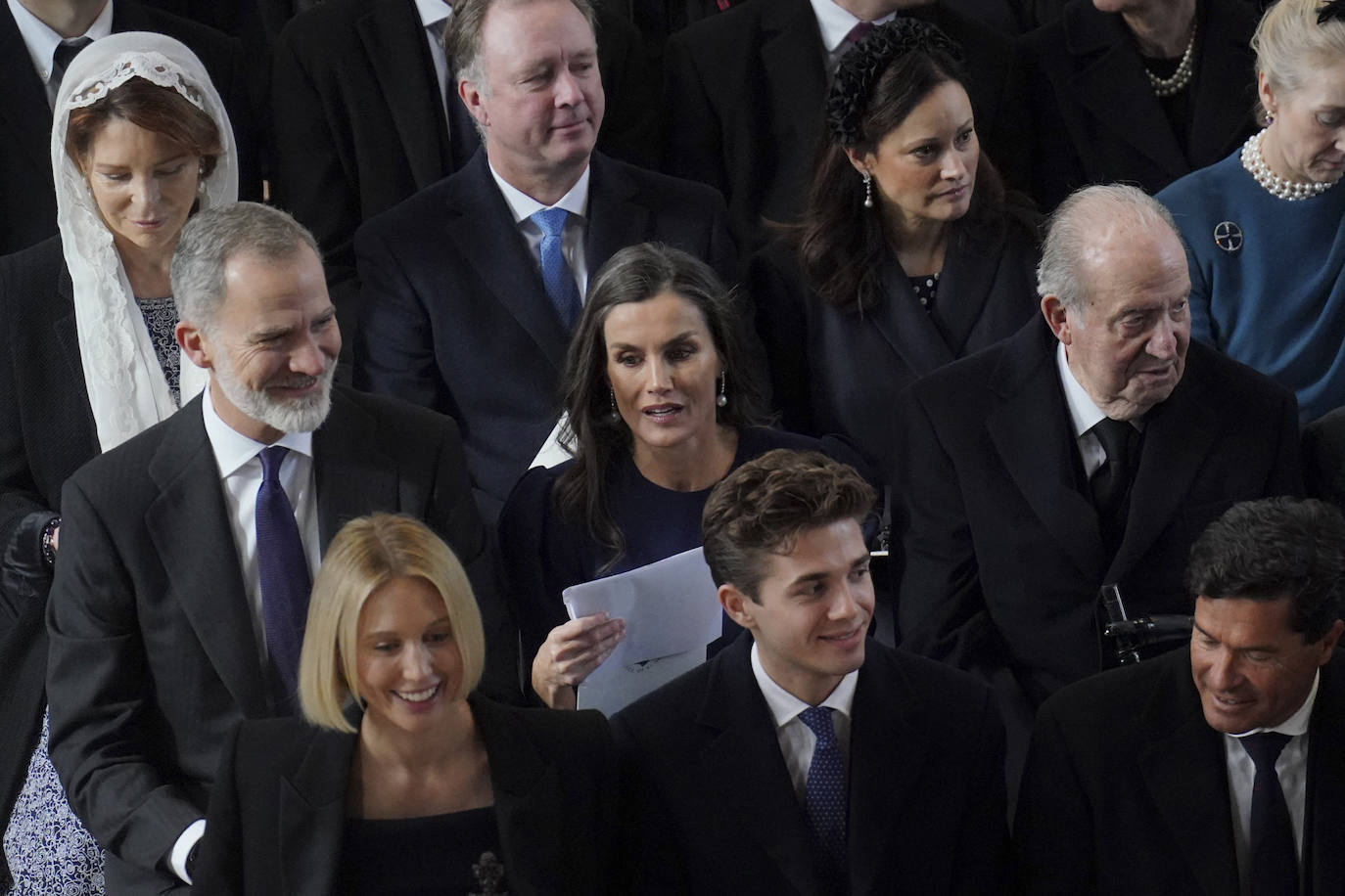 Los Reyes Felipe y Letizia junto a Don Juan Carlos