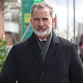 El Rey Felipe VI acude, en solitario, al entierro de Fernando Gómez-Acebo