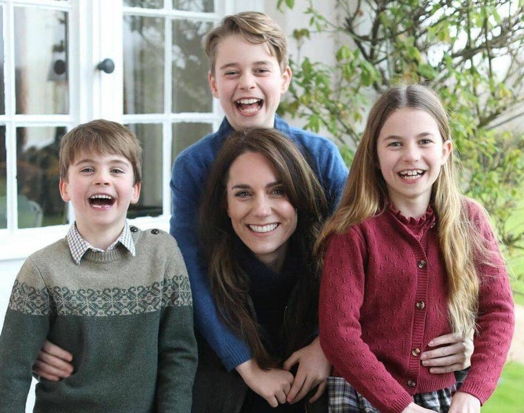 Kate Middleton junto a sus tres hijos