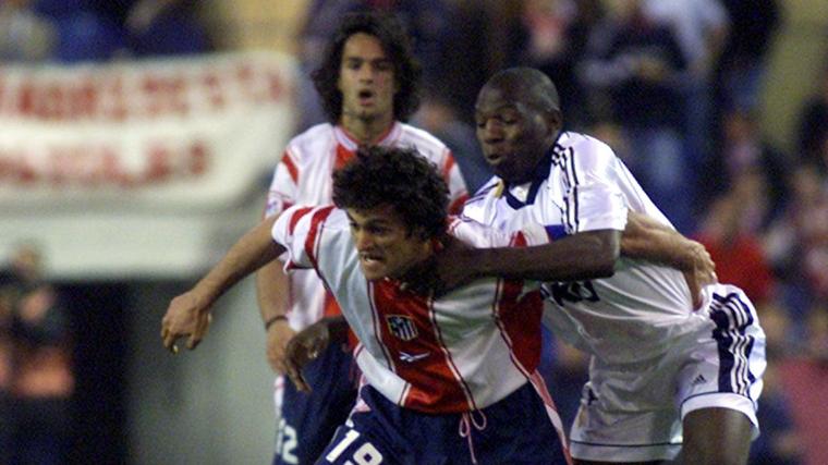 Geremi, exjugador del Real Madrid, durante un derbi ante el Atleti en el año 2000