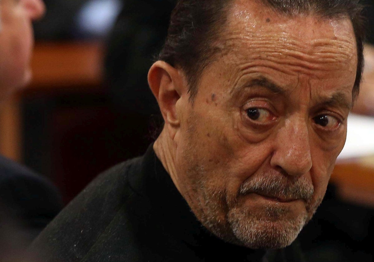 Julián Muñoz permanece en casa recuperándose de su último ingreso hospitalario
