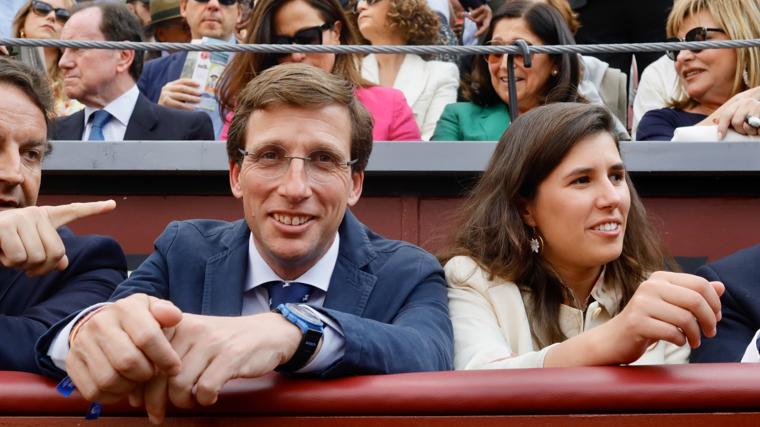 El alcalde de Madrid, José Luis Martínez-Almeida, y su novia Teresa Urquijo