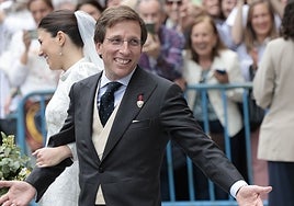 El insólito guiño de Almeida al Atlético de Madrid que se bordó en el chaqué de su boda