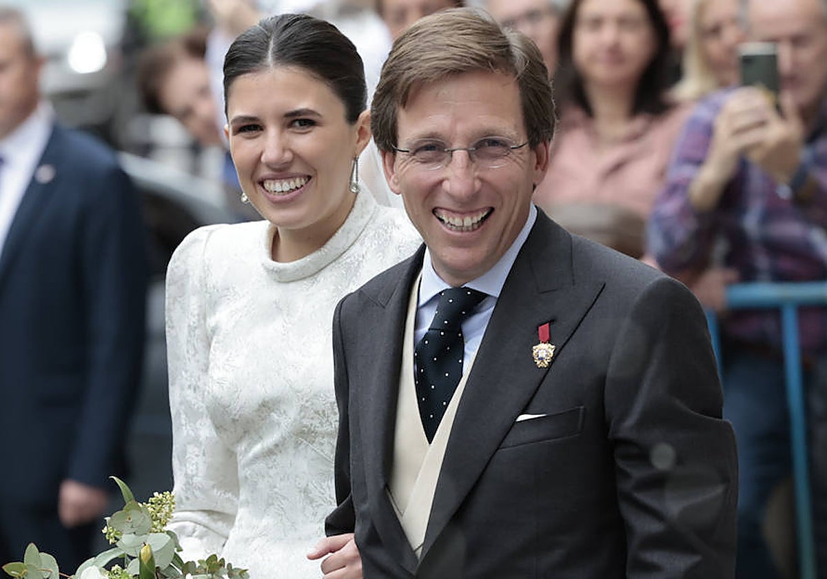 José Luis Martínez-Almeida y Teresa Urquijo, a su salida de la iglesia