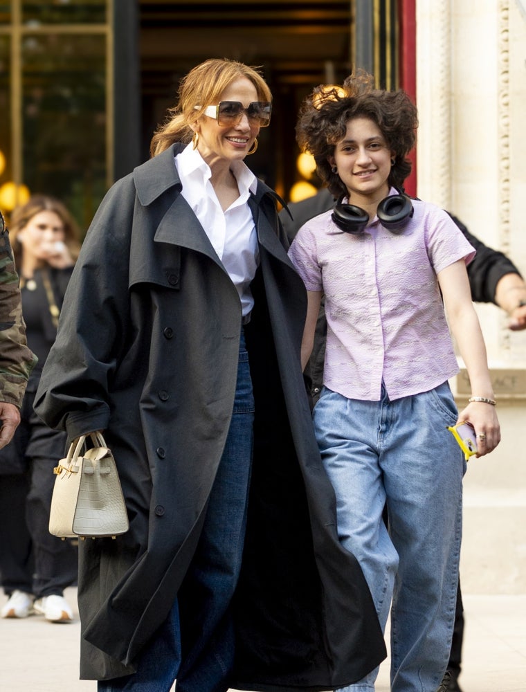 Jennifer Lopez y su hija Emme, de compras en París