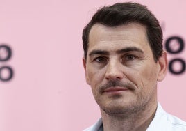 El radical cambio de 'look' de Iker Casillas por su 43 cumpleaños: «A mí un día me llevan presa»