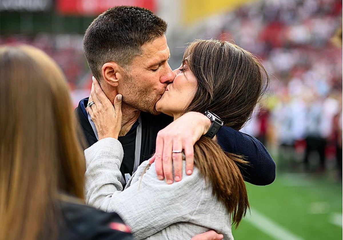 El emotivo mensaje de Xabi Alonso en euskera que le dedicó a su familia tras el triunfo en la Bundesliga: «Zuekin beti posible»