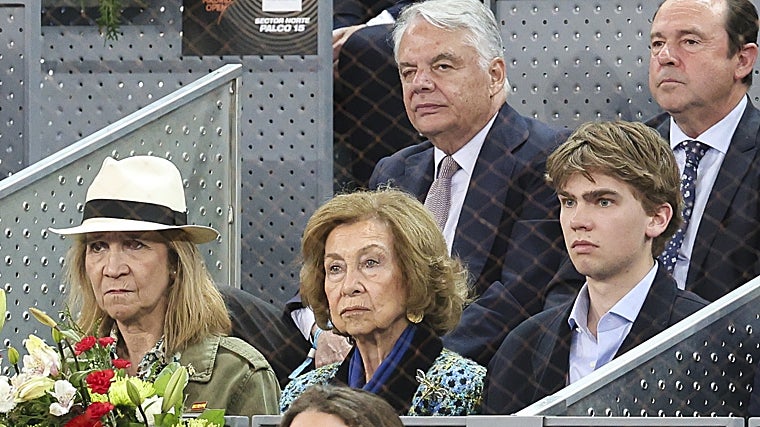 La Infanta Elena de Borbón, la Reina Sofia y Miguel Urdangarin