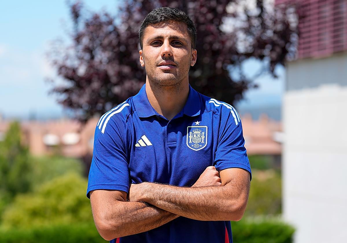 Así es la vida personal de Rodri Hernández: su desconocida novia, sus estudios