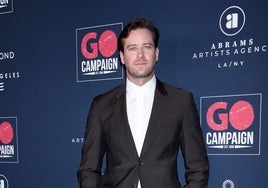Armie Hammer habla sobre las acusaciones de canibalismo y su renacimiento personal