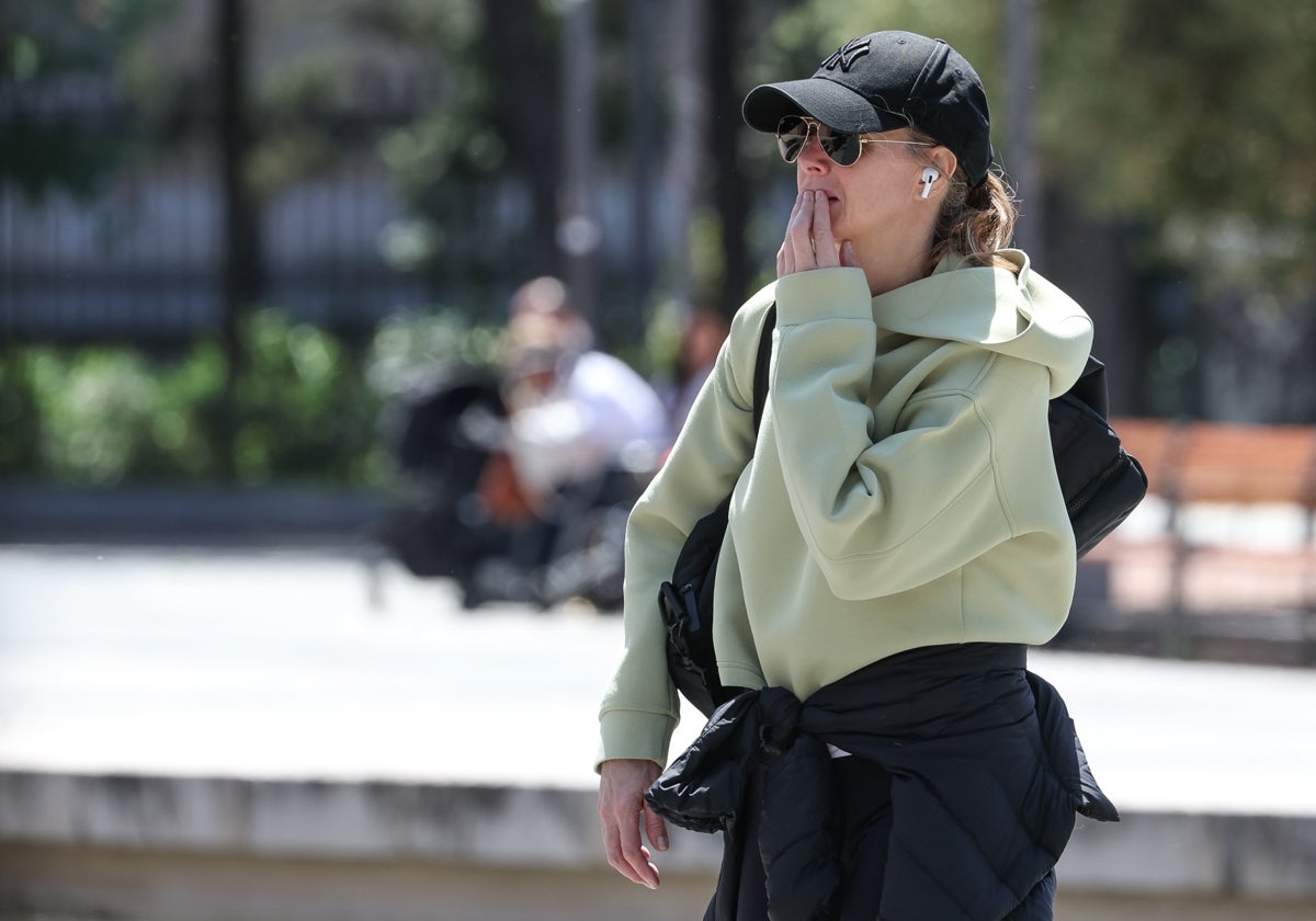 Genoveva Casanova, paseando de incógnito por Madrid el pasado mes de mayo.