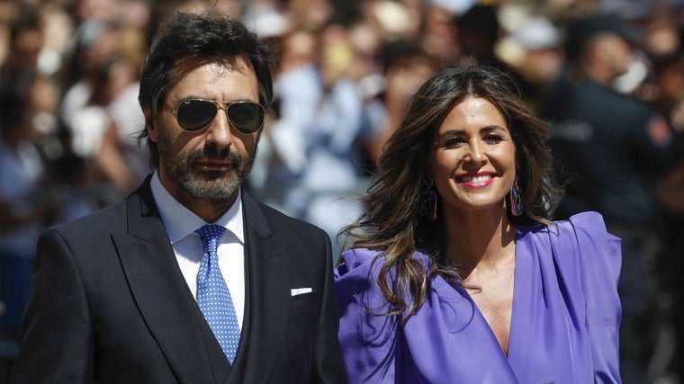 Nuria Roca y Juan del Val en la boda de Sergio Ramos y Pilar Rubio en 2019