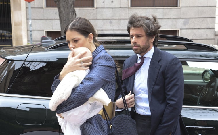 Imagen principal - Álvaro Falcó e Isabelle Junot durante este año