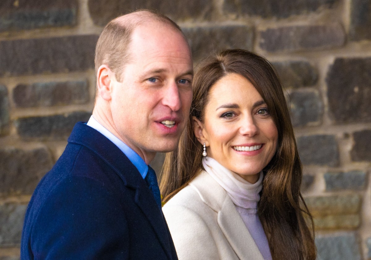 El Príncipe Guillermo y Kate Middleton durante una visita en Gales