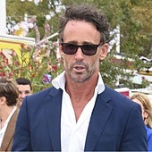 Álvaro Muñoz Escassi se marcha a Colombia… en compañía femenina