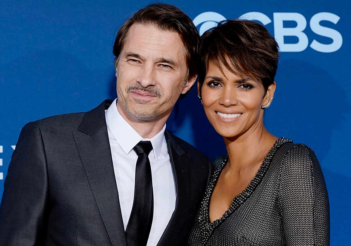 Halle Berry and Olivier Martinez posing together at a public event