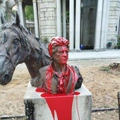 Vandalizan y retiran la escultura del actor Sancho Gracia en Mondariz tras la condena de su nieto Daniel Sancho