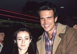 Detenido el actor Ashley Hamilton, exmarido de Shannen Doherty, tras amenazar con un cuchillo al empleado de un hotel