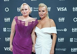 Rebel Wilson se casa con su novia, Ramona Agruma, en una íntima ceremonia en Cerdeña