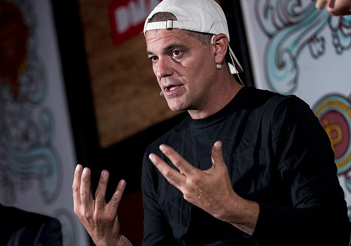 La surrealista pelea de Frank Cuesta con un canguro