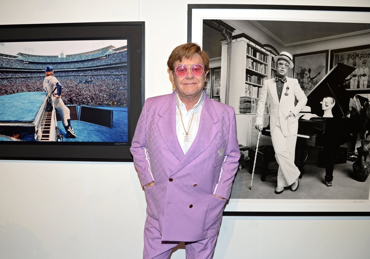 Elton John en una exposición en Londres, 2023