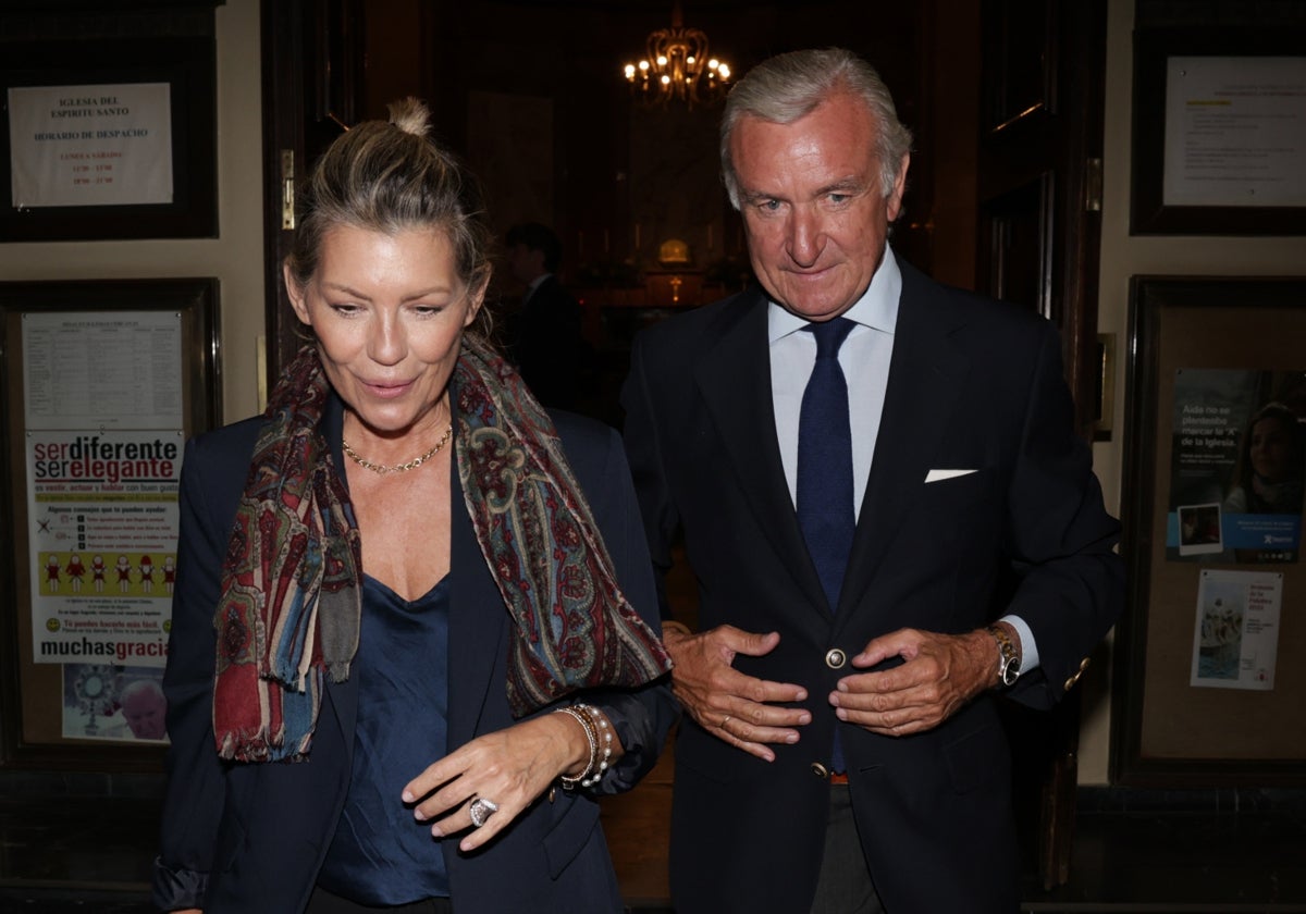 Patricia Rato y Javier Moro, en el funeral de Paco Camino.