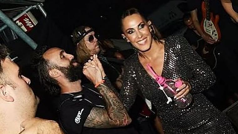 Malú estaría «muy ilusionada» con Ángel Fernández, uno de los miembros de su equipo de producción