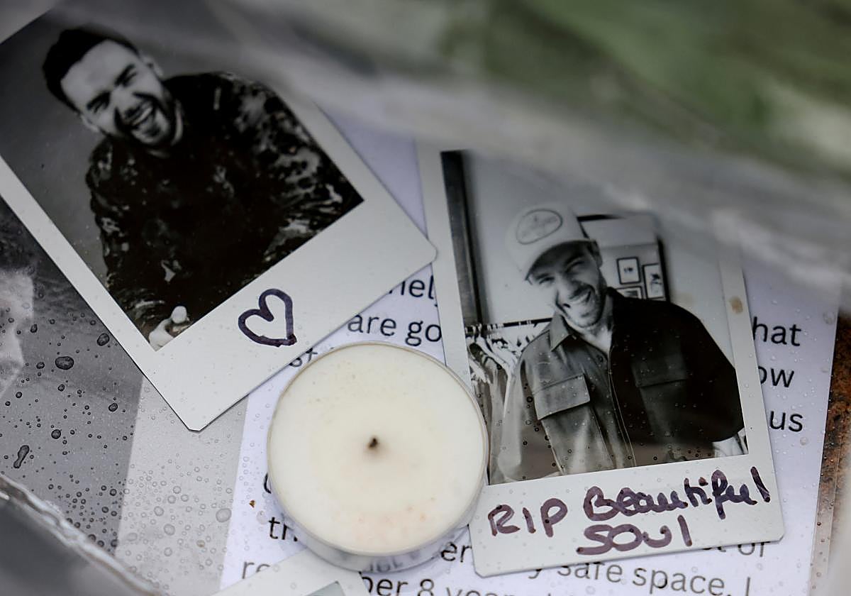 Ofrendas de fans al cantante en Londres, días después de su muerte