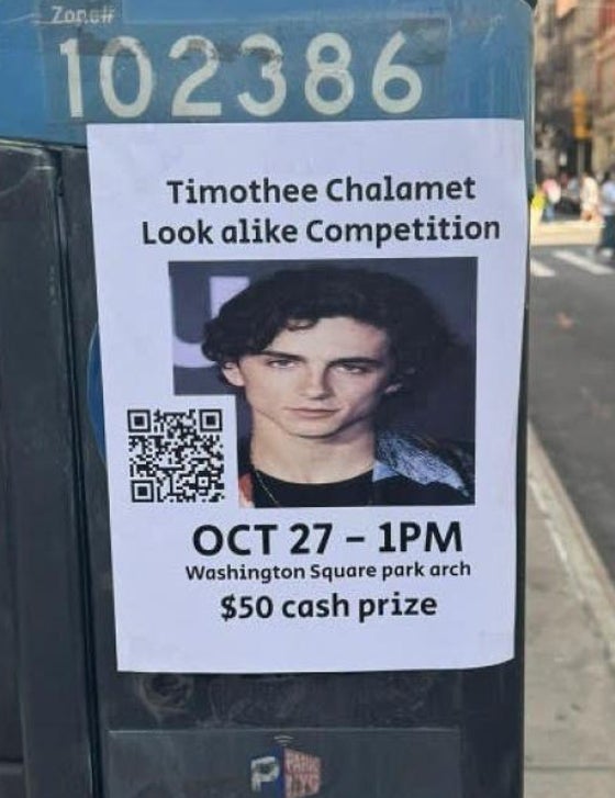 Uno de los carteles colgados para anunciar el evento