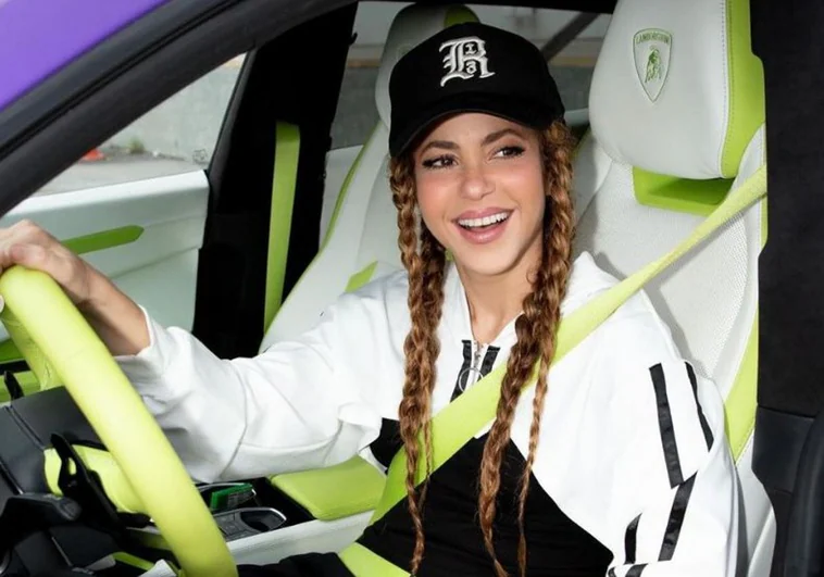 shakira-regala-lamborghini-fans-RzZtljLbBgQUZbs5KvgKIfP-758x531@diario_abc.jpg