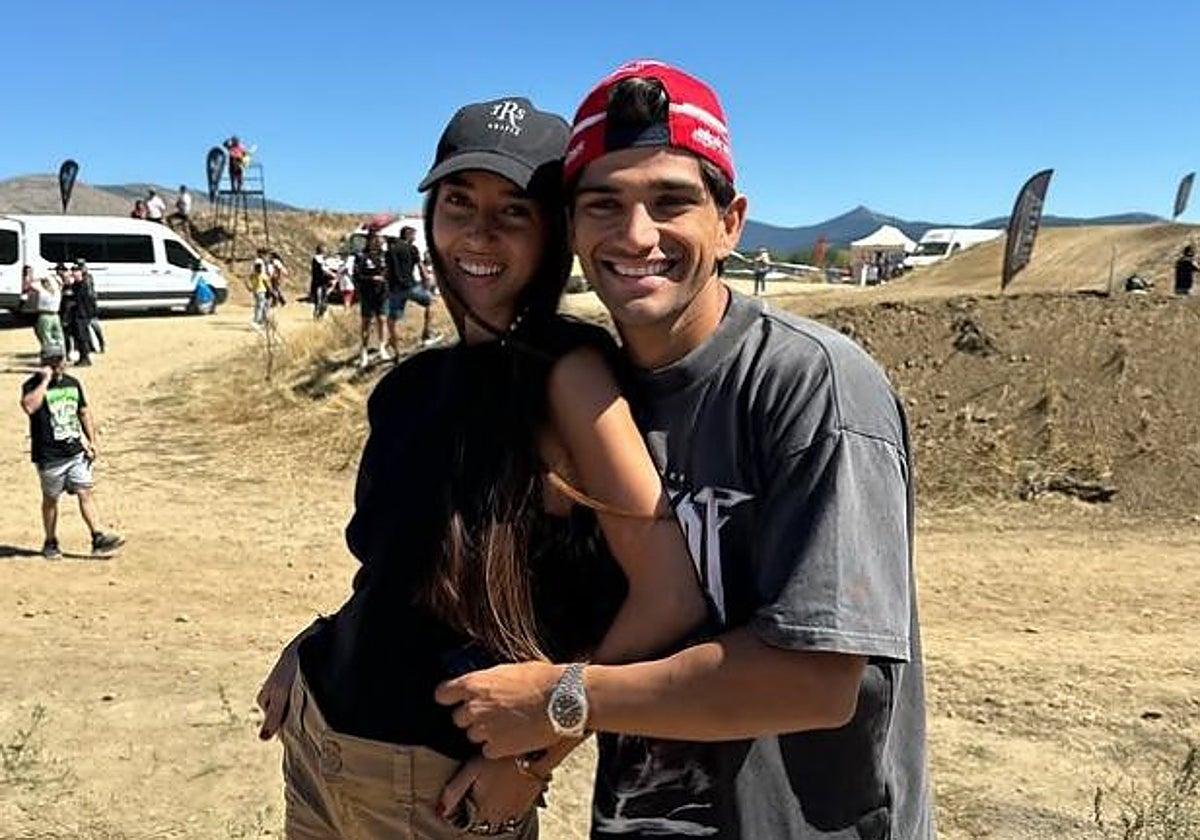 La consolidación del noviazgo entre Jorge Martín y su novia 'influencer': integrados en sus respectivas familias y sobrellevando la distancia