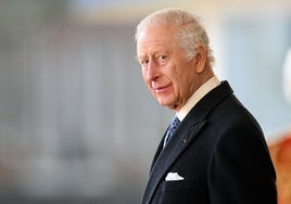 Buckingham Palace reacciona al arresto de una ayudante de Carlos III tras una agresión en estado ebrio: «Estuvo fuera de lugar»