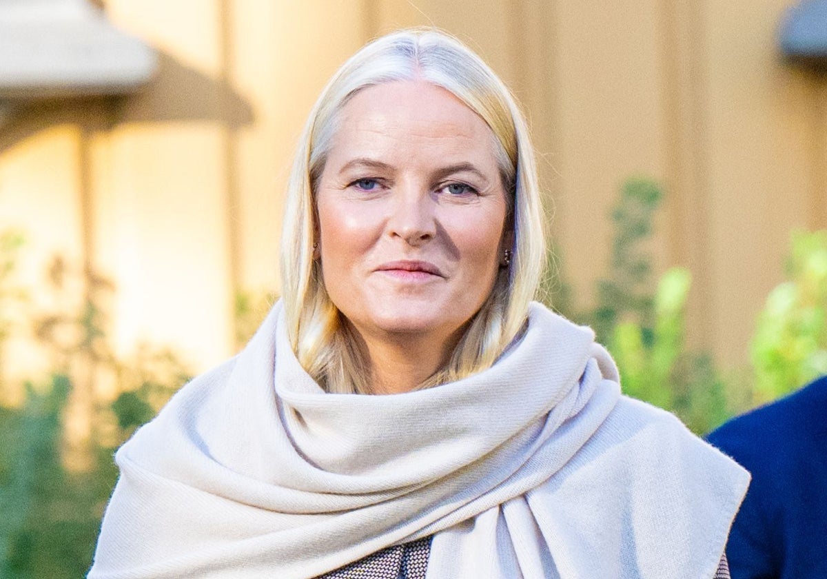 La Princesa Mette-Marit de Noruega se rompe en lágrimas de emoción por Navidad