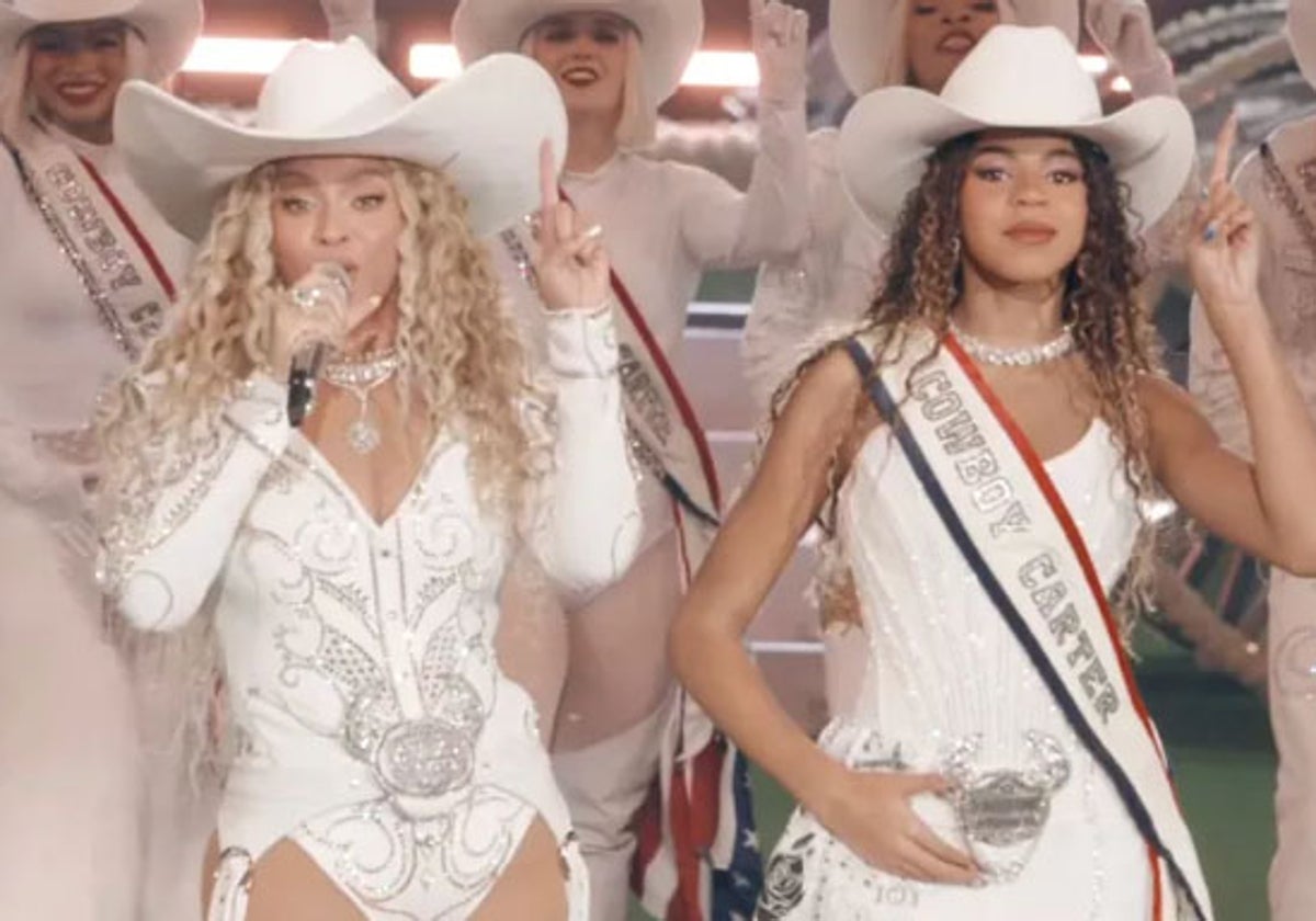 Beyoncé, junto a su hija Blue Ivy durante su actuación en Houston.