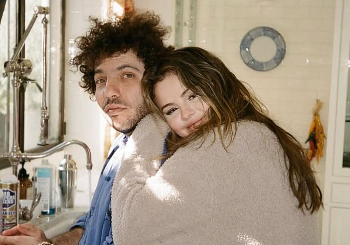 Selena Gomez y Benny Blanco, en una imagen de sus redes sociales.