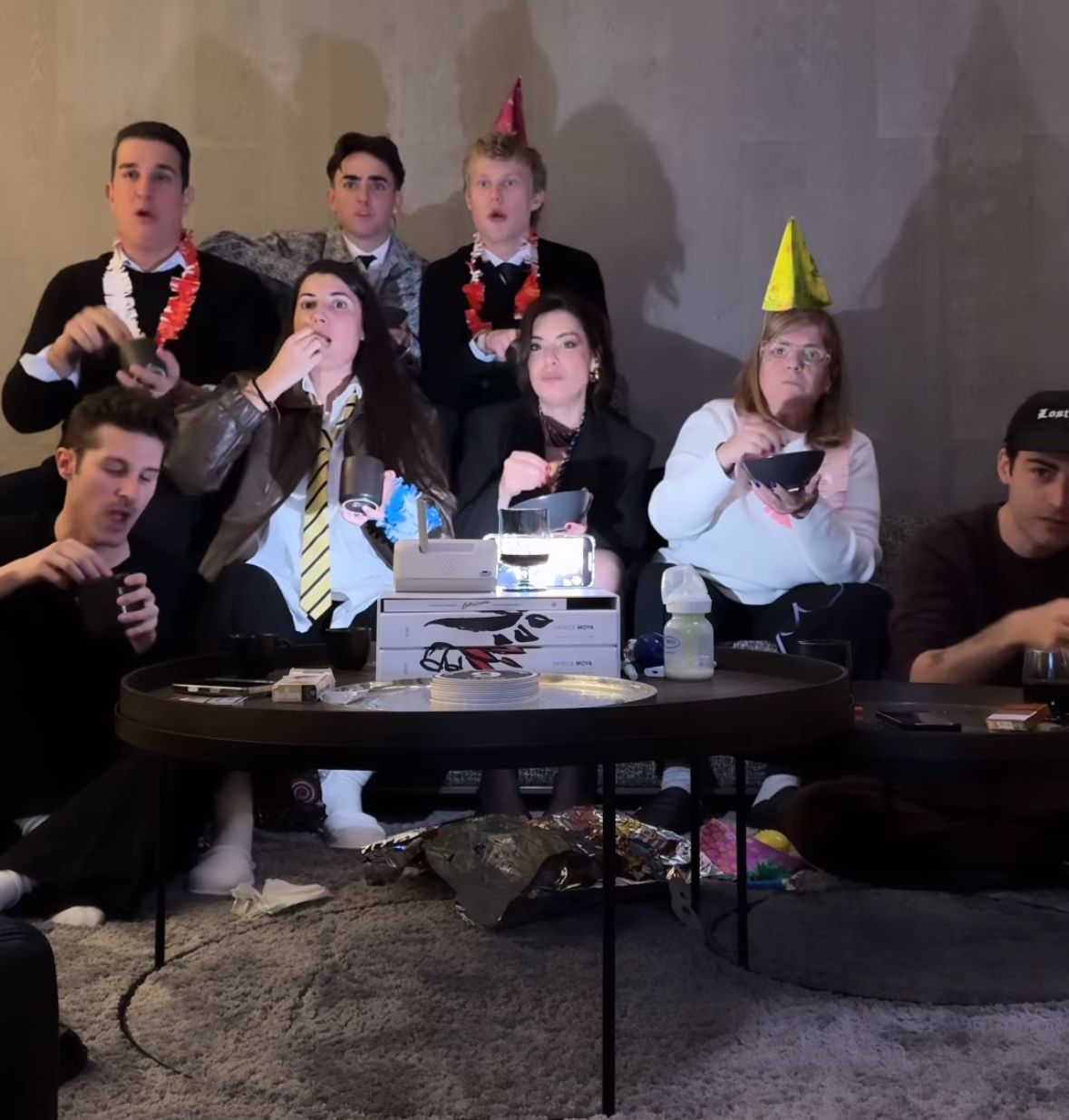 Dulceida grabó el momento en el que se tomó las uvas junto a los suyos