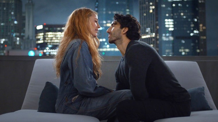 Blake Lively y Justin Baldona en una escena de la película 'Romper el círculo'