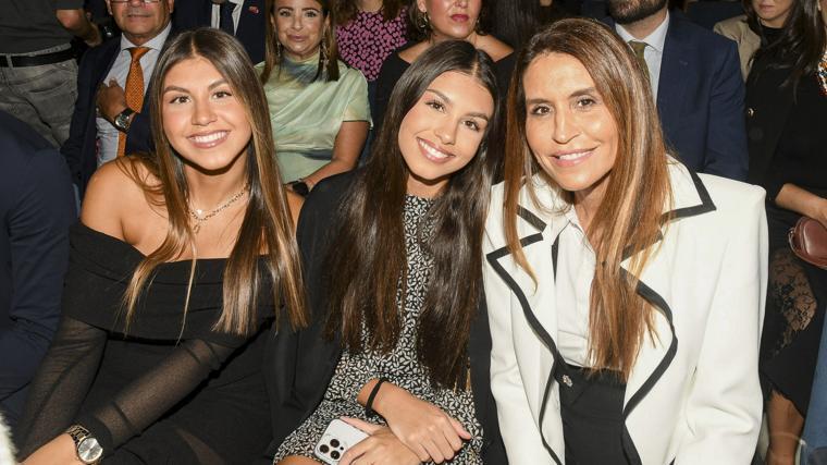 Las hijas y la mujer de Joaquín Sánchez