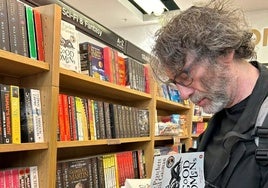 El escritor Neil Gaiman, acusado públicamente de agresión sexual por una docena de mujeres