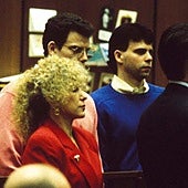 Los incendios de California atrasan la posible liberación de los hermanos Menéndez